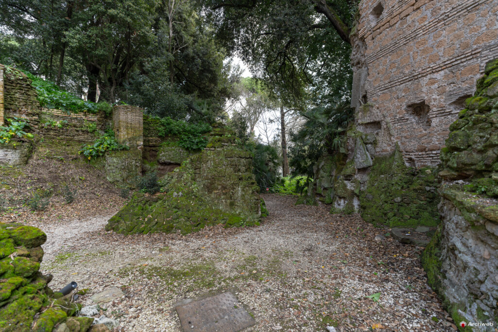 Torre Moresca di Villa Torlonia a Roma. Fotografie © Archweb.com