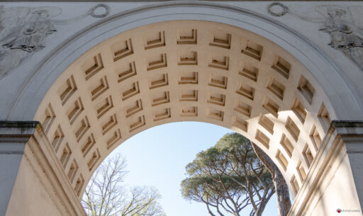 Arco romano a Villa Borghese