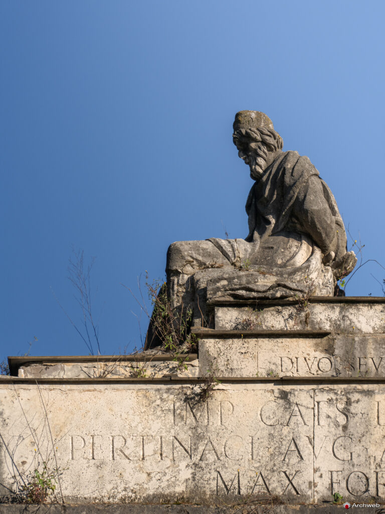Arco romano a Villa Borghese