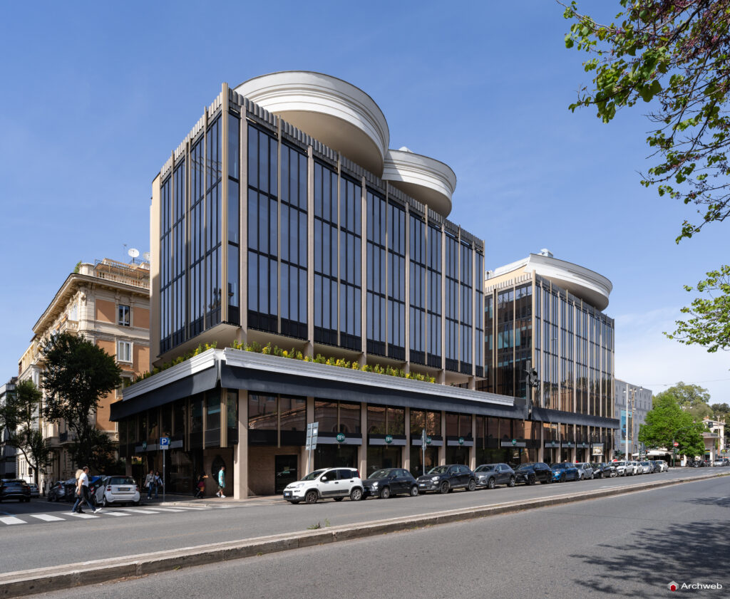 Il complesso per uffici a Piazzale Flaminio. Progetto di Luigi Moretti. Fotografie © Archweb.com