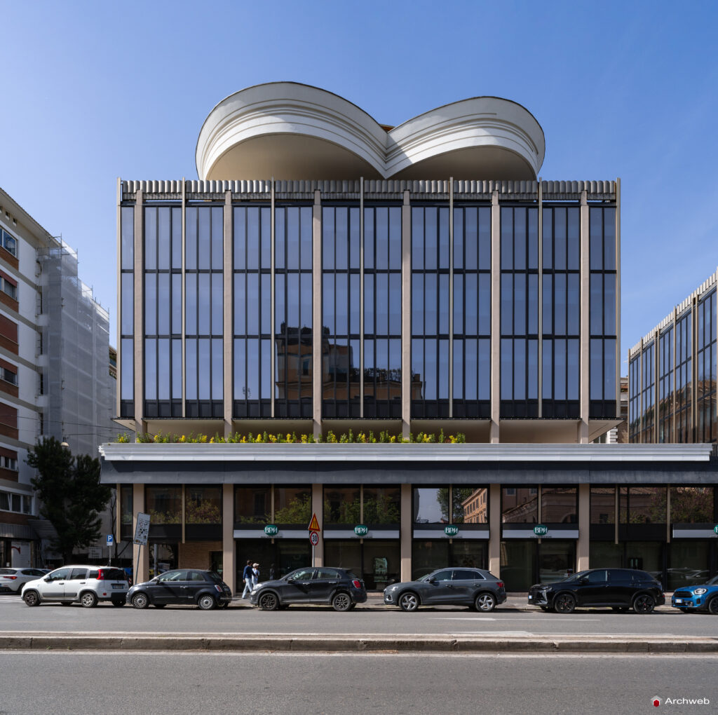 Il complesso per uffici a Piazzale Flaminio. Progetto di Luigi Moretti. Fotografie © Archweb.com