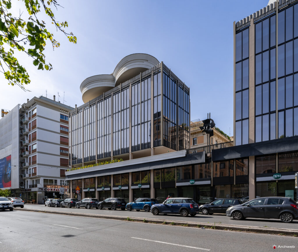 Il complesso per uffici a Piazzale Flaminio. Progetto di Luigi Moretti. Fotografie © Archweb.com