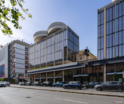 Il complesso per uffici a Piazzale Flaminio. Progetto di Luigi Moretti. Fotografie © Archweb.com