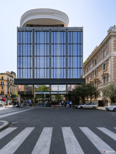 Il complesso per uffici a Piazzale Flaminio. Progetto di Luigi Moretti. Fotografie © Archweb.com