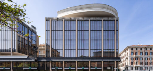 Il complesso per uffici a Piazzale Flaminio. Progetto di Luigi Moretti. Fotografie © Archweb.com