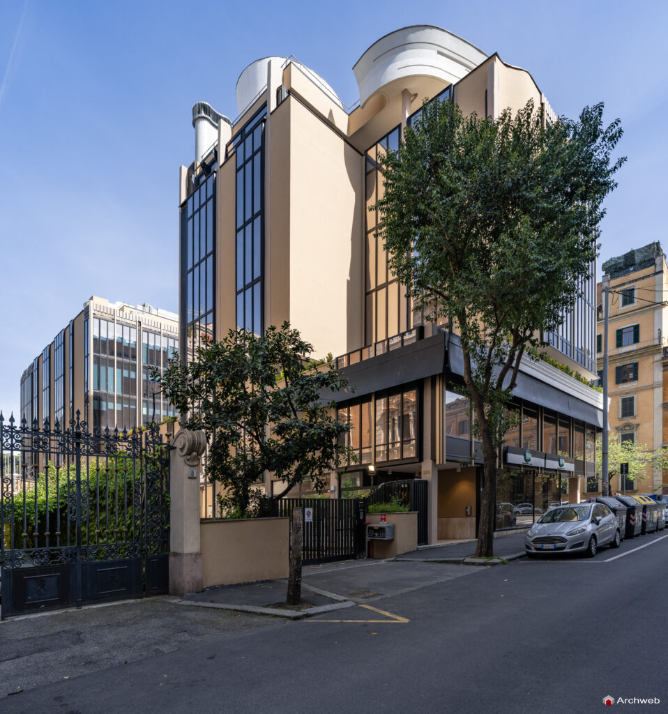 Il complesso per uffici a Piazzale Flaminio. Progetto di Luigi Moretti. Fotografie © Archweb.com