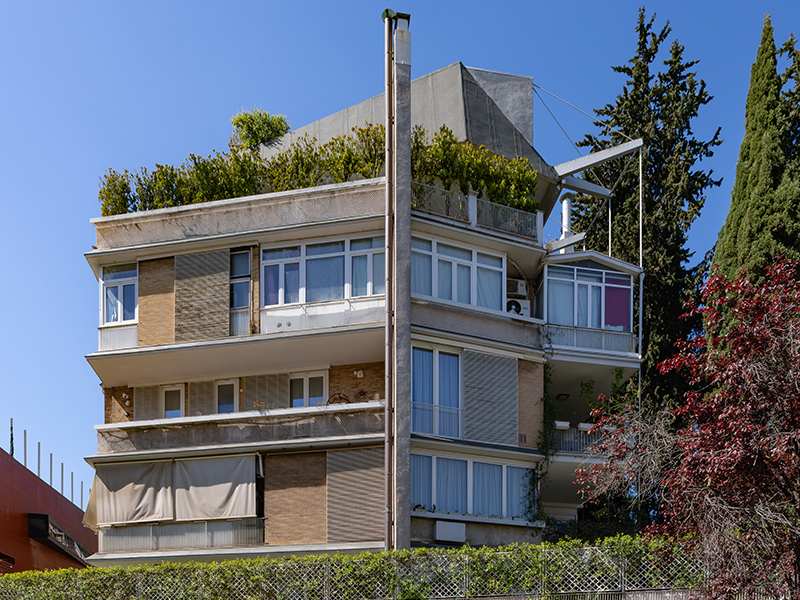 Palazzina in Via Luciani a Roma. Progetto dell'architetto Venturino Ventura. Fotografie © Archweb.com