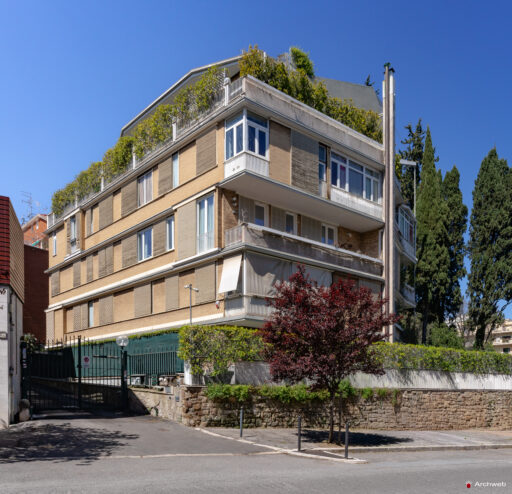 Palazzina in Via Luciani a Roma. Progetto dell'architetto Venturino Ventura. Fotografie © Archweb.com