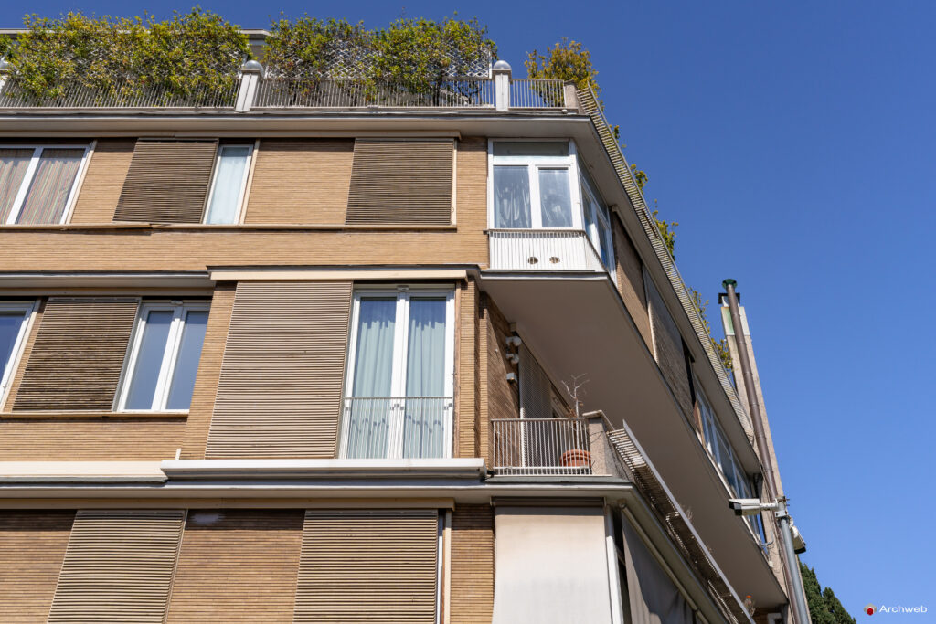 Palazzina in Via Luciani a Roma. Progetto dell'architetto Venturino Ventura. Fotografie © Archweb.com