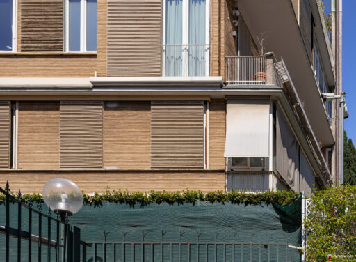 Palazzina in Via Luciani a Roma. Progetto dell'architetto Venturino Ventura. Fotografie © Archweb.com
