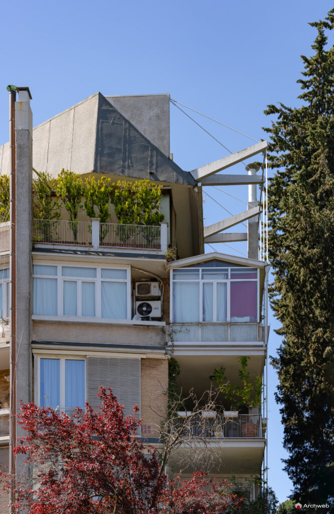 Palazzina in Via Luciani a Roma. Progetto dell'architetto Venturino Ventura. Fotografie © Archweb.com