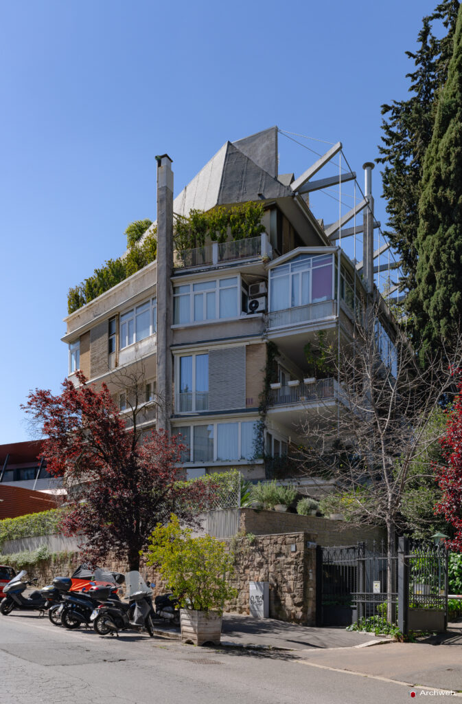 Palazzina in Via Luciani a Roma. Progetto dell'architetto Venturino Ventura. Fotografie © Archweb.com