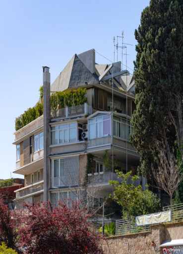 Palazzina in Via Luciani a Roma. Progetto dell'architetto Venturino Ventura. Fotografie © Archweb.com