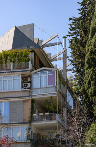 Palazzina in Via Luciani a Roma. Progetto dell'architetto Venturino Ventura. Fotografie © Archweb.com