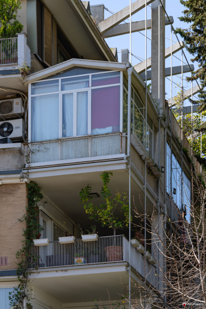 Palazzina in Via Luciani a Roma. Progetto dell'architetto Venturino Ventura. Fotografie © Archweb.com