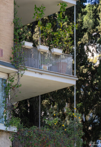 Palazzina in Via Luciani a Roma. Progetto dell'architetto Venturino Ventura. Fotografie © Archweb.com