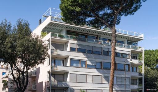 Vista a tre quarti della palazzina al Circo Massimo nota come Palatina Domus