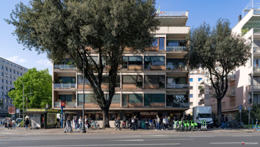 Vista frontale della facciata principale della Palazzina al Circo Massimo nota come SACEC