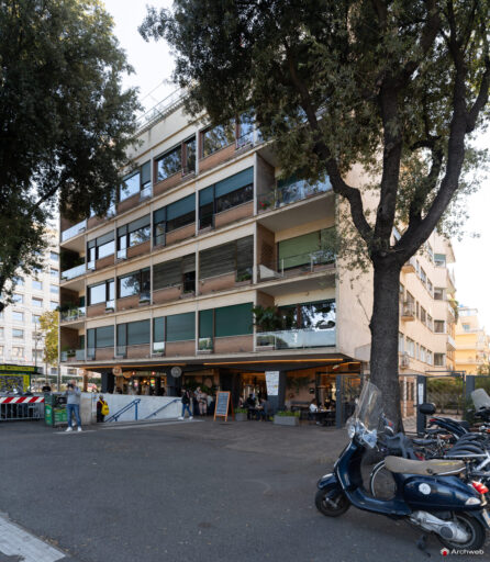 Vista a tre quarti della Palazzina al Circo Massimo nota come SACEC