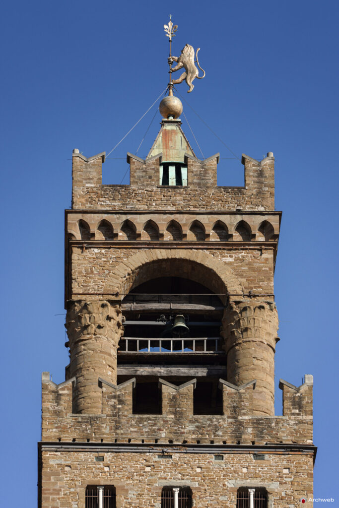 Dettaglio della cima della Torre di Arnolfo di Palazzo Vecchio a Firenze