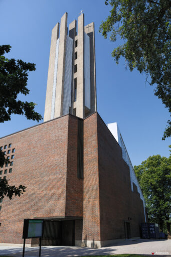 Chiesa della Croce a Lahti di Alvar Aalto. Fotografie © Archweb.com
