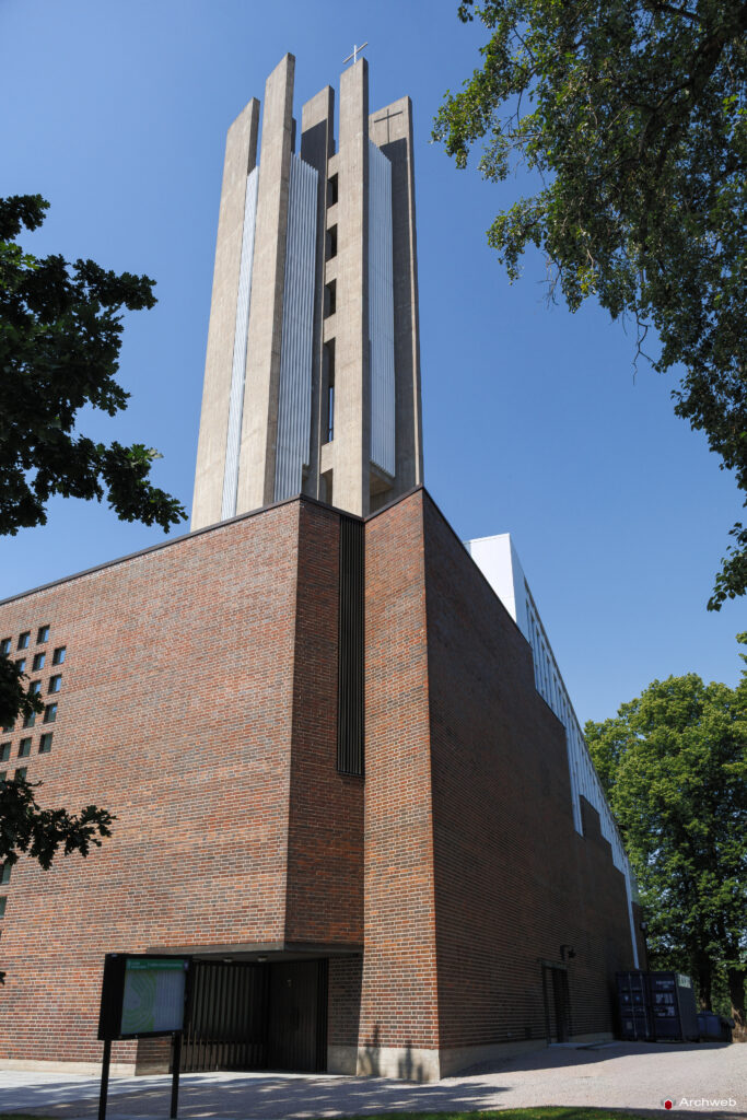Chiesa della Croce a Lahti di Alvar Aalto. Fotografie © Archweb.com