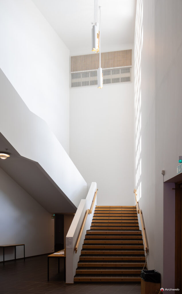 Chiesa della Croce a Lahti di Alvar Aalto. Fotografie © Archweb.com