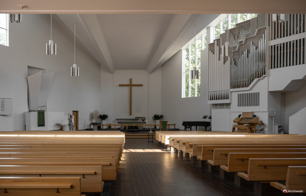 Chiesa della Croce a Lahti di Alvar Aalto. Fotografie © Archweb.com