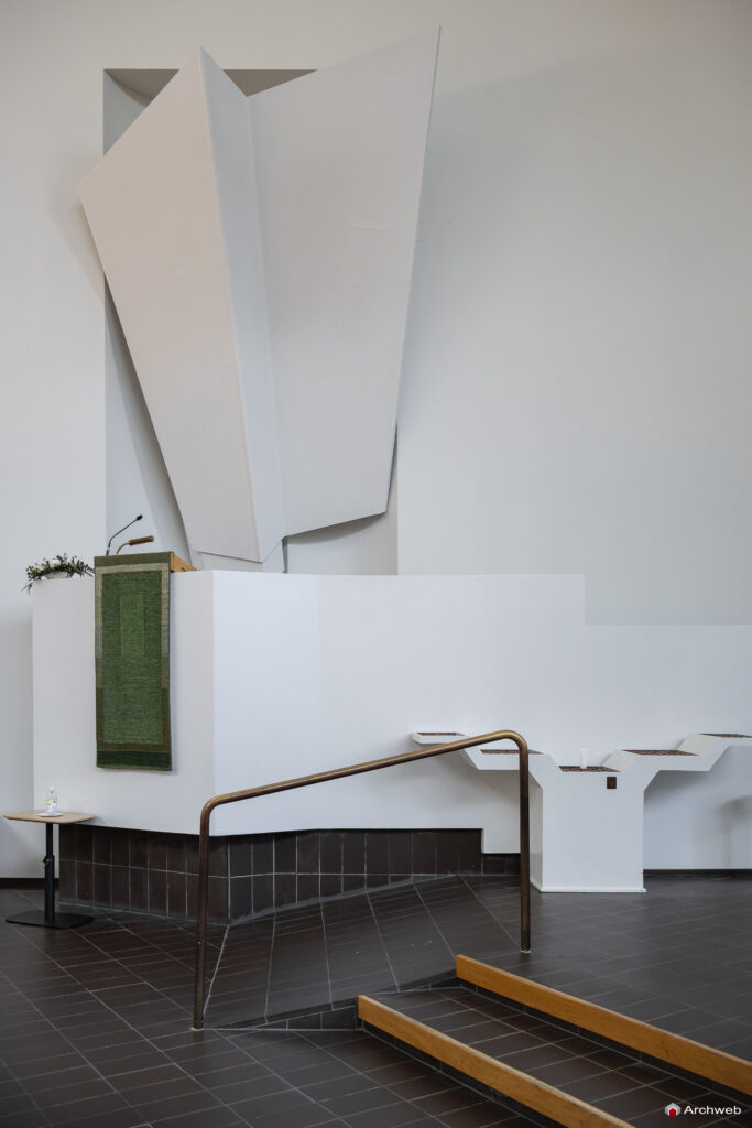 Chiesa della Croce a Lahti di Alvar Aalto. Fotografie © Archweb.com