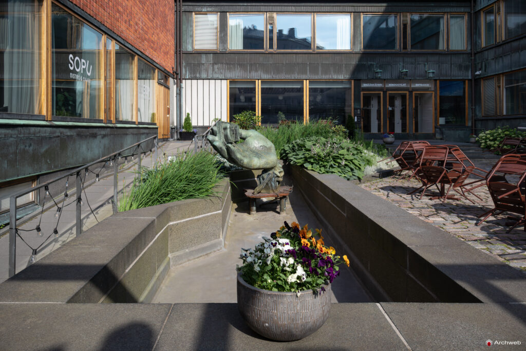Casa della cultura di Helsinki, Kulttuuritalo, progettata da Alvar Aalto. Fotografie © Archweb.com