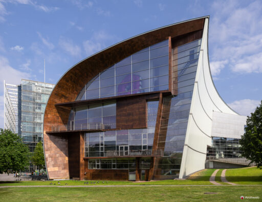 Kiasma, Museo di Arte Contemporanea a Helsinki progettato da Steven Holl. Fotografie © Archweb.com