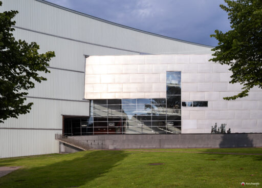 Kiasma, Museo di Arte Contemporanea a Helsinki progettato da Steven Holl. Fotografie © Archweb.com
