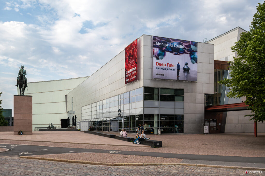 Kiasma, Museo di Arte Contemporanea a Helsinki progettato da Steven Holl. Fotografie © Archweb.com