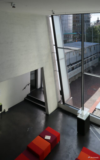 Kiasma, Museo di Arte Contemporanea a Helsinki progettato da Steven Holl. Fotografie © Archweb.com