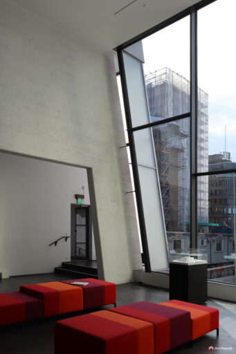 Kiasma, Museo di Arte Contemporanea a Helsinki progettato da Steven Holl. Fotografie © Archweb.com