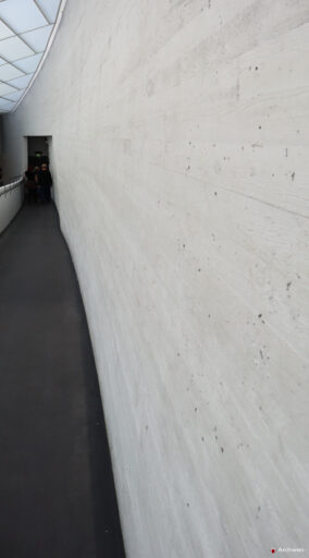 Kiasma, Museo di Arte Contemporanea a Helsinki progettato da Steven Holl. Fotografie © Archweb.com