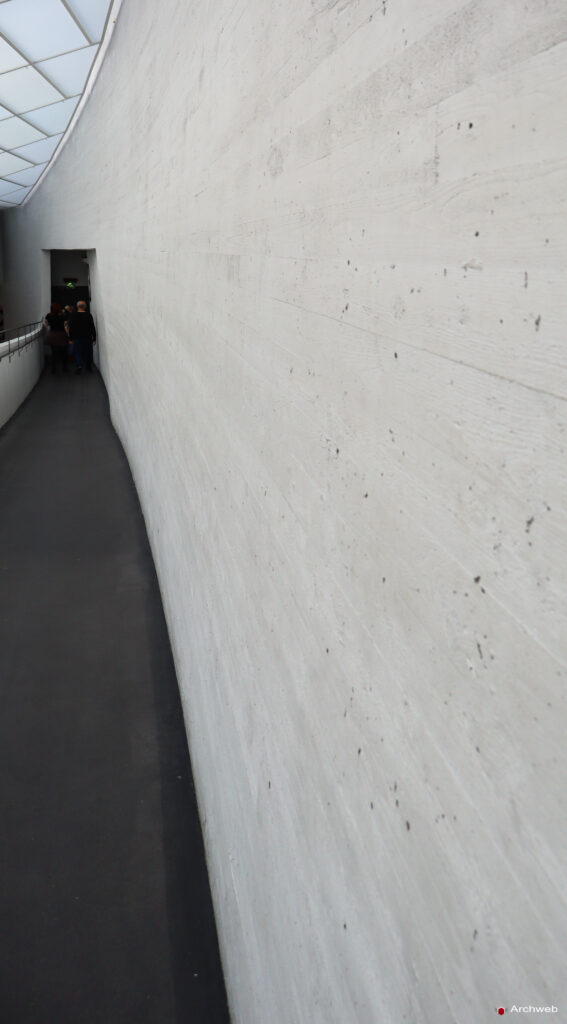 Kiasma, Museo di Arte Contemporanea a Helsinki progettato da Steven Holl. Fotografie © Archweb.com