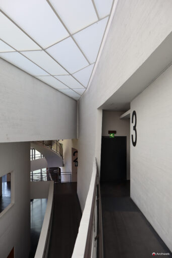 Kiasma, Museo di Arte Contemporanea a Helsinki progettato da Steven Holl. Fotografie © Archweb.com