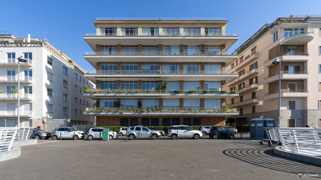 Palazzina in Piazza delle Muse, progettata da Ugo Luccichenti. Fotografie © Archweb.com