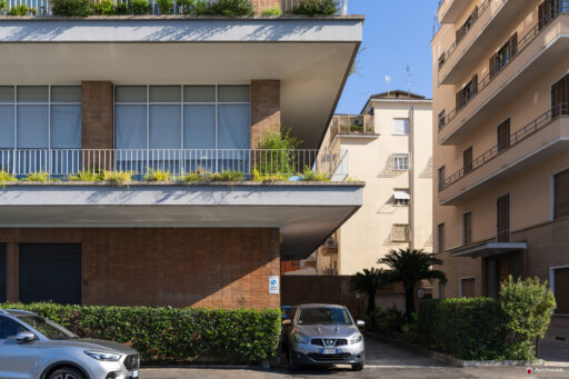 Palazzina in Piazza delle Muse, progettata da Ugo Luccichenti. Fotografie © Archweb.com