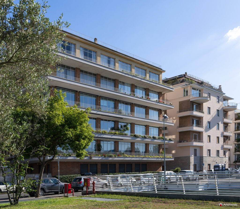 Palazzina in Piazza delle Muse, progettata da Ugo Luccichenti. Fotografie © Archweb.com