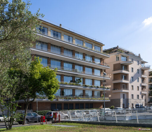 Palazzina in Piazza delle Muse, progettata da Ugo Luccichenti. Fotografie © Archweb.com