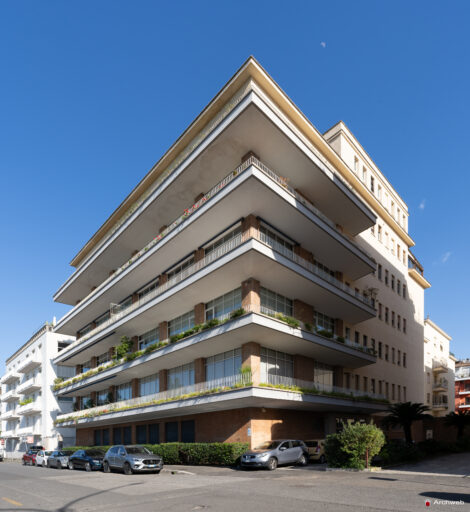 Palazzina in Piazza delle Muse, progettata da Ugo Luccichenti. Fotografie © Archweb.com