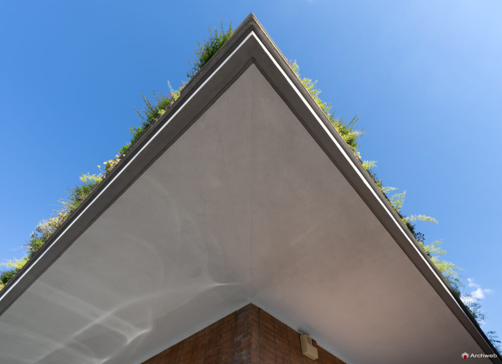 Palazzina in Piazza delle Muse, progettata da Ugo Luccichenti. Fotografie © Archweb.com