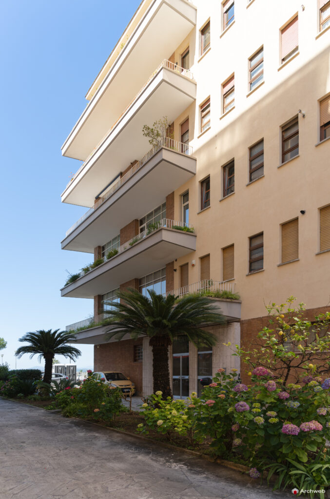 Palazzina in Piazza delle Muse, progettata da Ugo Luccichenti. Fotografie © Archweb.com