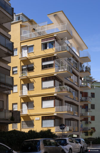 Three-quarter view of the Archimede building in the context of Via Archimede