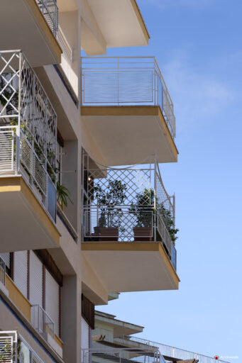 Side detail of the balconies and main facade of the Cassiopea building on Via Archimede