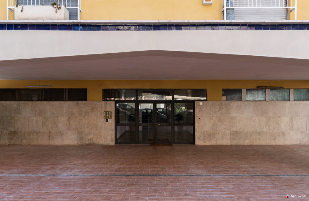 Main entrance of the Cassiopea building seen from Via Archimede