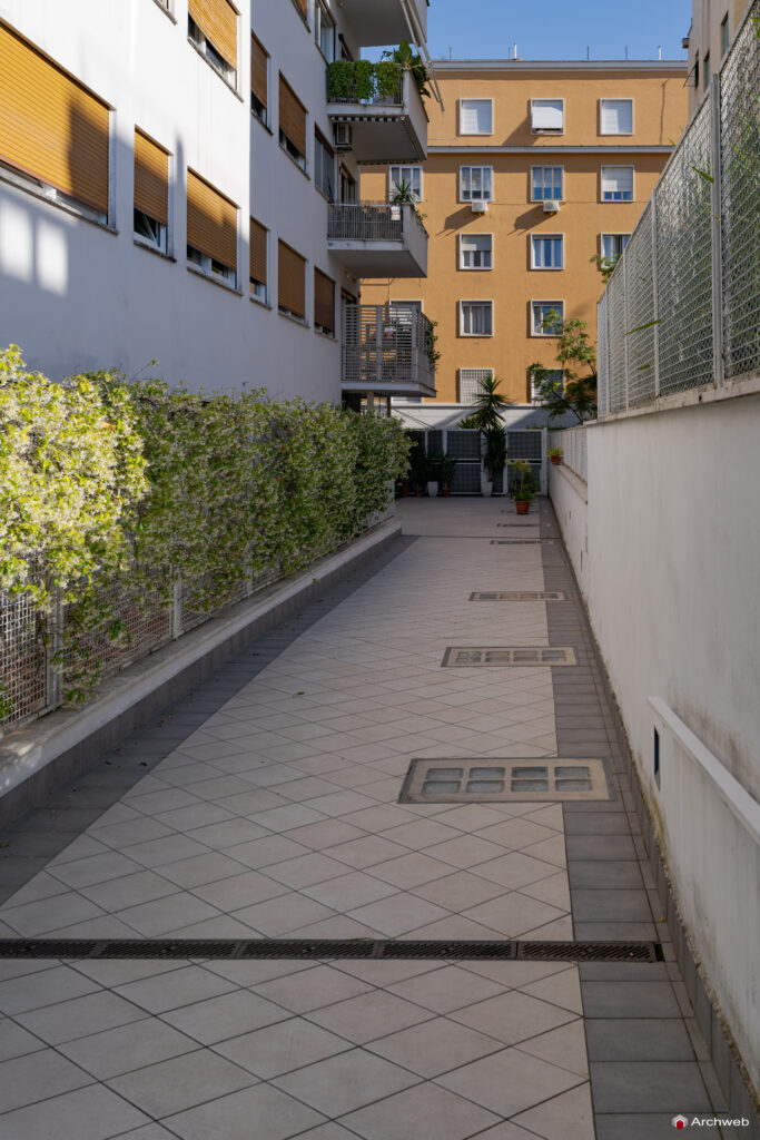 Palazzina in via Tommaso Salvini, progettata dallo studio Monaco-Luccichenti. Fotografie © Archweb.com