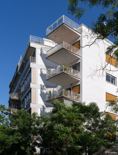 Palazzina in via Tommaso Salvini, progettata dallo studio Monaco-Luccichenti. Fotografie © Archweb.com